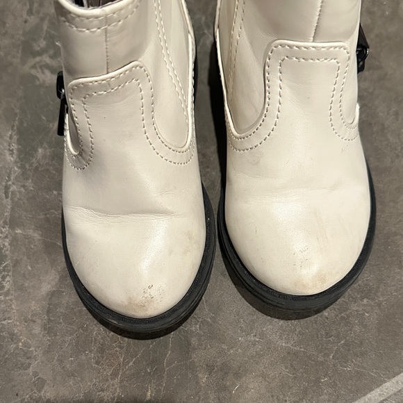 Kids Offwhite  Ankle Boots - Picture 3 of 8
